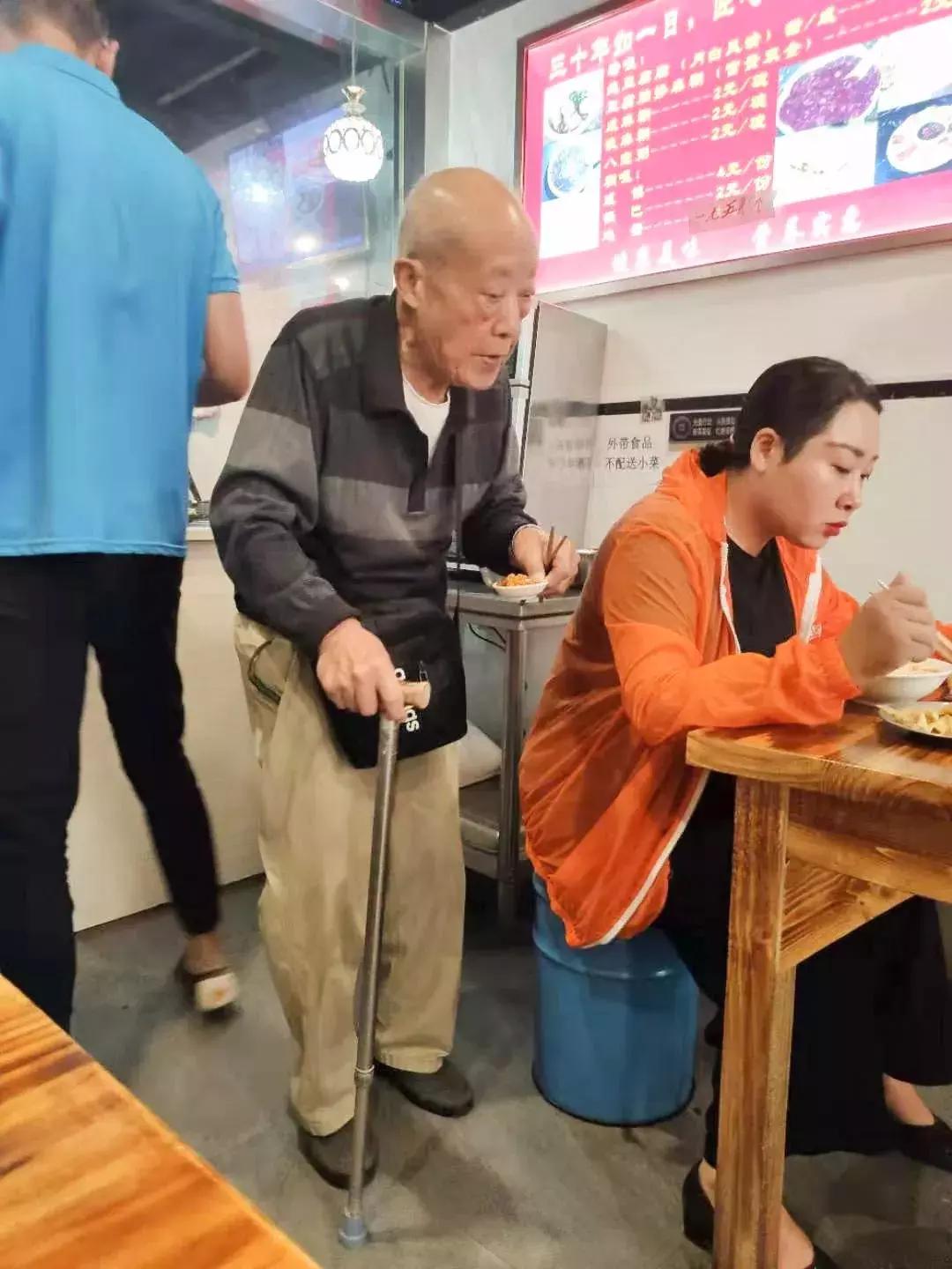 最新开服网络游戏揭秘与小巷特色小店大探索