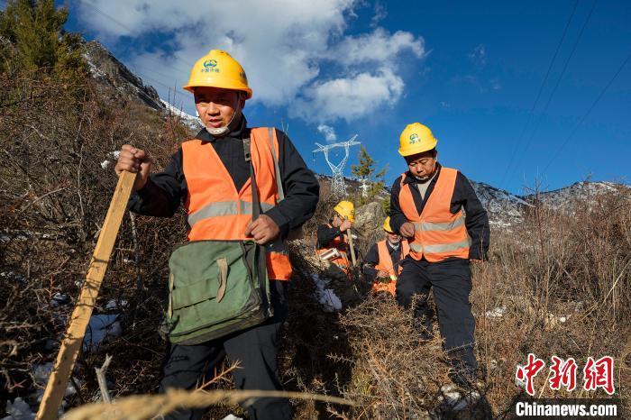 连临铁路最新动态,进展、影响及观点分析